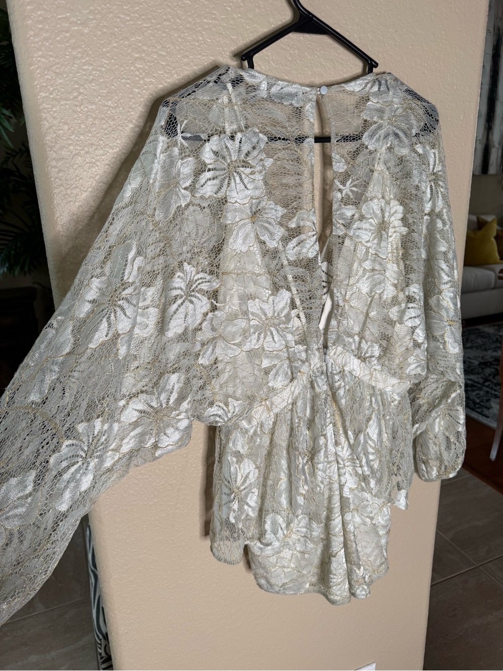 Alice McCall Romper size 8 Medium Ivory Cream Lace w Shimmery Flower Accents